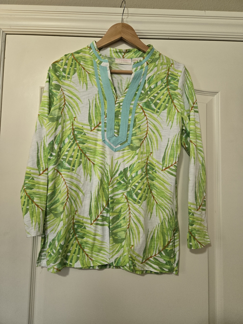 Bellisima By Kim Gravel Leaf-Print Long-Sleeve V-Neck Tunic T-shirt in Green
